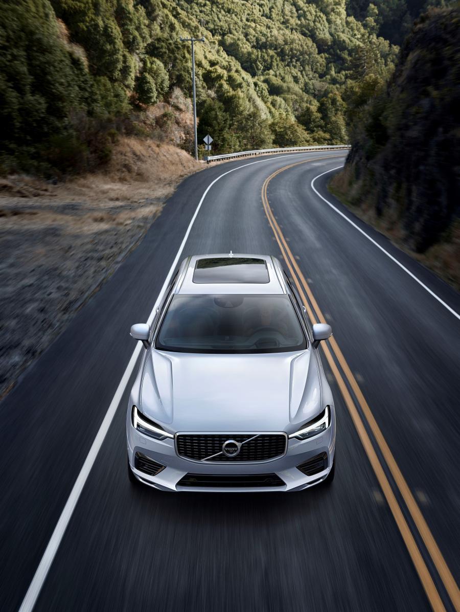  Volvo XC60 T8 R-Design 2017 года  (WW) (фото 20 из 23)